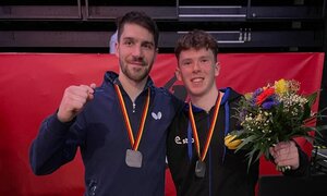 Foto von zwie tischtennis spielern