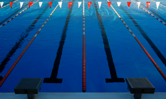 Bild der Schwimmenbahnen in einem Schwimmbad